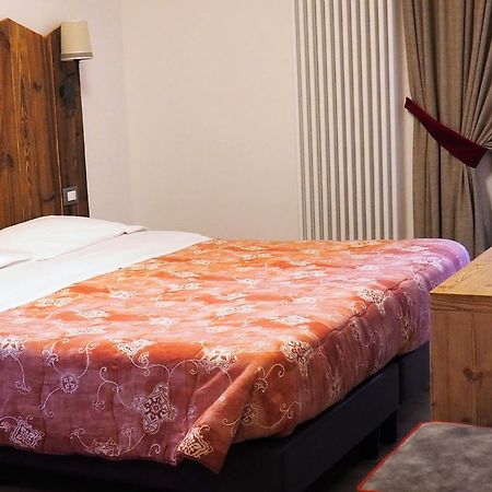 Hotel Serena Dimaro Eksteriør bilde