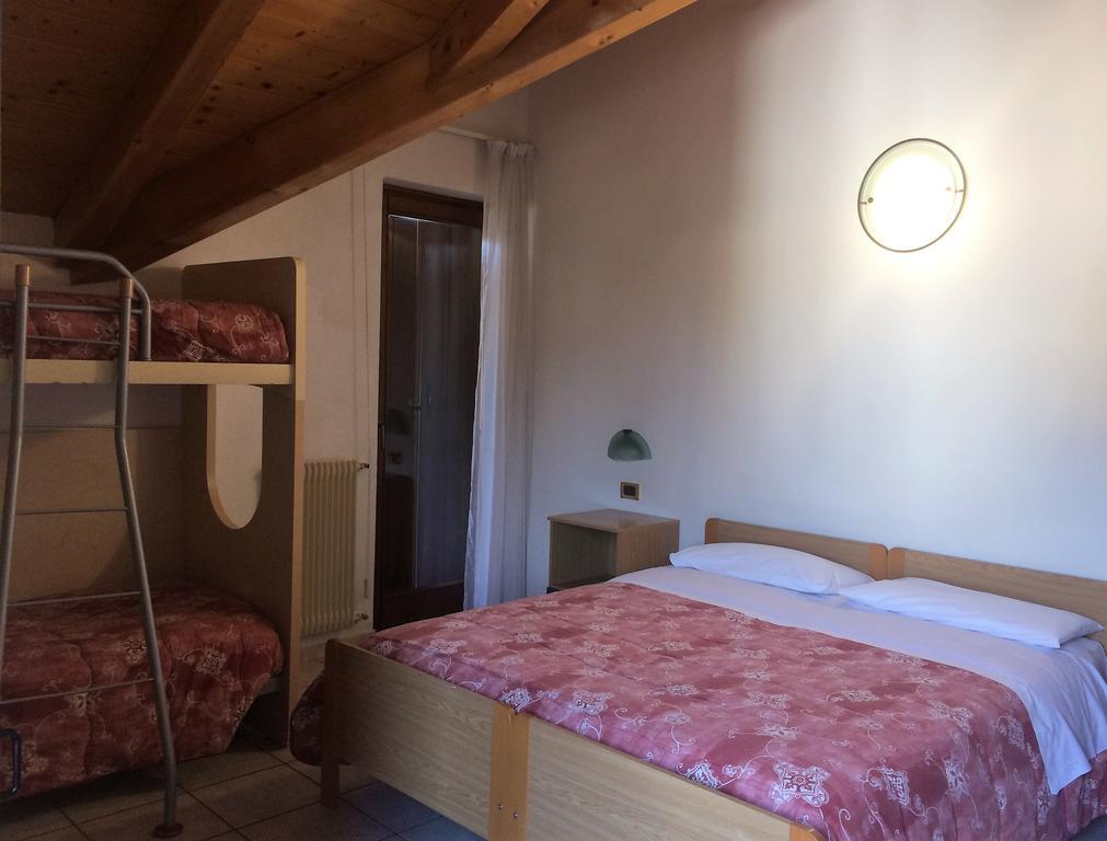Hotel Serena Dimaro Eksteriør bilde